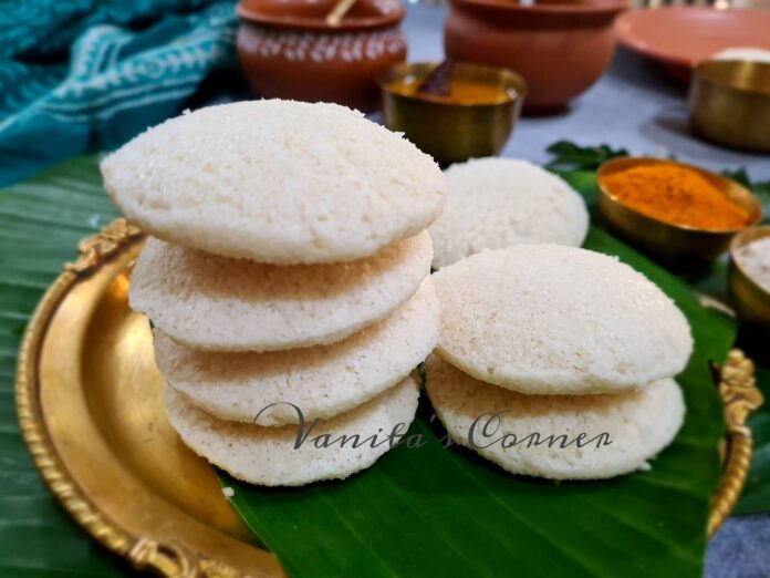 Idlis using idli rava