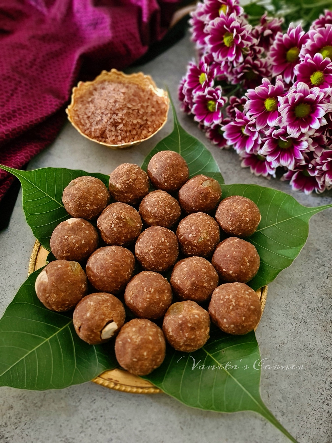 Boiled rice laddoos
