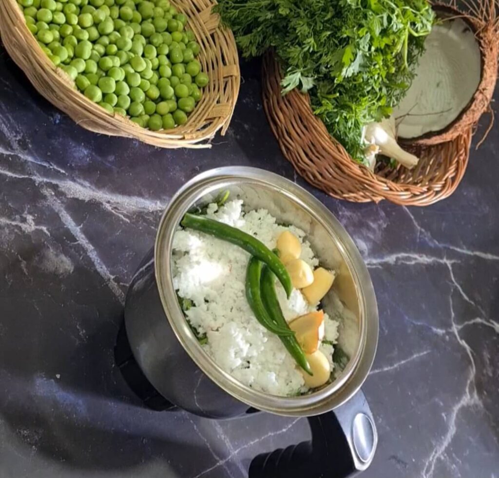 Green Peas Curry | Maharashtrian style Matar chi Usal - Vanita's Corner